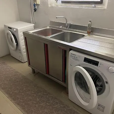 Cucchiari 8a * Modena